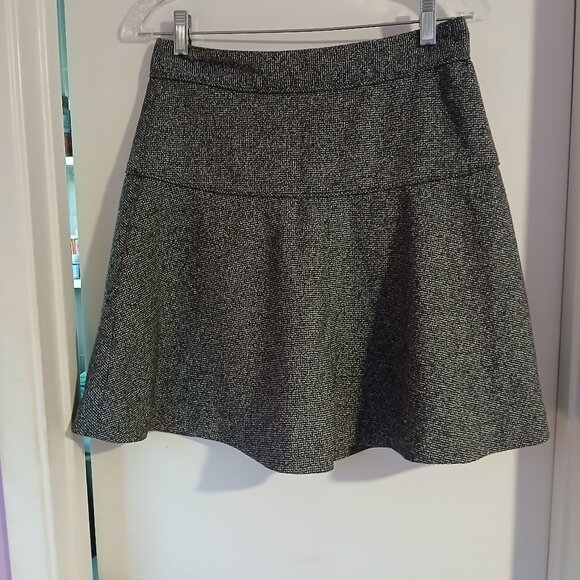 Banana Republic Women's Flared / Flounce Black / Gray Tweed Mini Skirt  SZ 2 - Picture 1 of 8